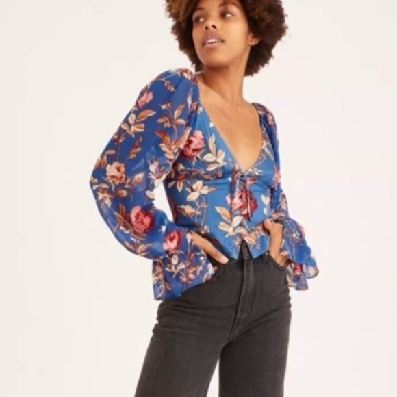 Urban Outfitters Topanga Long Flutter Sleeve Blue Floral  Blouse Size Medium - Picture 1 of 9